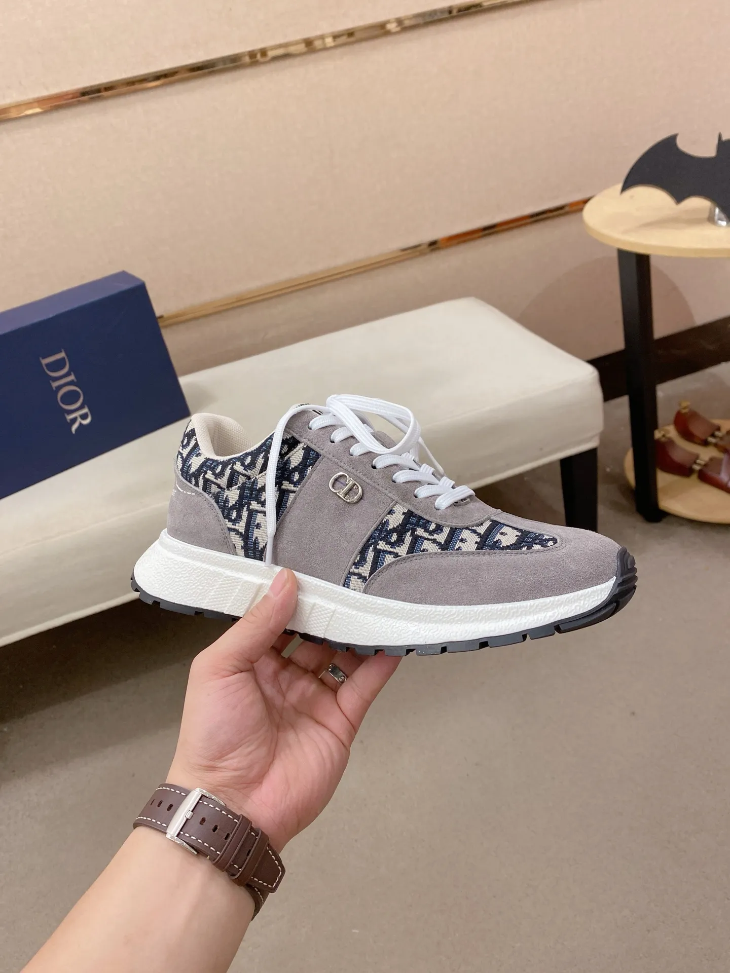 Men's shoes💰 462💰🇮🇹🇮🇹Dior d The new model is on sale at the same time at the counter. The upper 🇮🇹 is imported Italian first-layer cowhide, and the lining is fully imported sheepskin 💪💪. It is a complete 1⃣️ to 1⃣️ replica 🇮🇹💪💪, ⚠ Sole: The original sole is specially provided by the original factory. The exclusive movable molded sole is super comfortable. ⚠Original factory single goods, 🔍🔍high quality, you can enter and leave the counter at will, welcome to compare⚠. Code number: 38-44. Can be customized 45-46